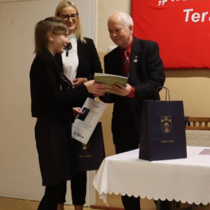 pokaż obrazek - Finał IX Wojewódzkiego Konkursu Recytatorskiego „Historia, Pamięć, Tożsamość, Teraźniejszość” 