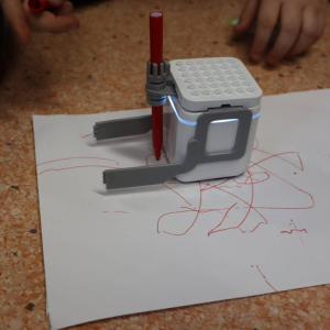 pokaż obrazek - Roboty GeniBot na zajęciach w oddziale przedszkolnym 