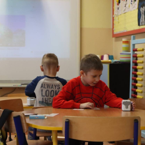 pokaż obrazek - Roboty GeniBot na zajęciach w oddziale przedszkolnym 