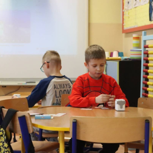 pokaż obrazek - Roboty GeniBot na zajęciach w oddziale przedszkolnym 