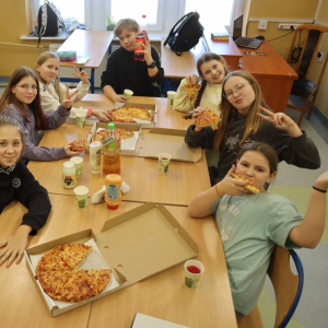 pokaż obrazek -  Międzynarodowy Dzień Pizzy w klasie IV