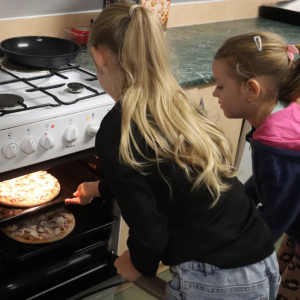 pokaż obrazek -  Międzynarodowy Dzień Pizzy w klasie I 