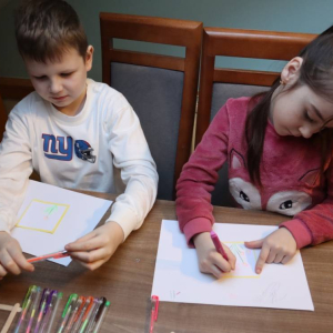 pokaż obrazek - Miniaturowe obrazy w drewnianych ramkach 