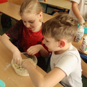 pokaż obrazek - Literowe kostki edukacyjne z masy solnej