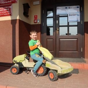 pokaż obrazek -  21 marca, czyli Pierwszy Dzień Wiosny, Dzień Kolorowej Skarpetki i Dzień bez Plecaka 