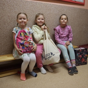 pokaż obrazek -  21 marca, czyli Pierwszy Dzień Wiosny, Dzień Kolorowej Skarpetki i Dzień bez Plecaka 