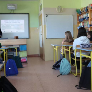 pokaż obrazek -  Zajęcia w ramach akcji edukacyjnej ,,Adwokat przydaje się w życiu” 