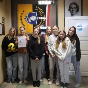 pokaż obrazek -  II miejsce w Gminnych Zawodach Sportowych w Piłce Nożnej Dziewcząt 