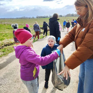 pokaż obrazek -  Wiosenna akcja sprzątania świata
