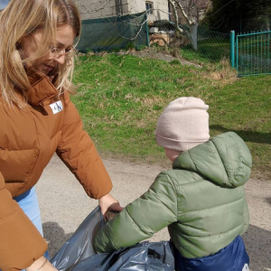 pokaż obrazek -  Wiosenna akcja sprzątania świata