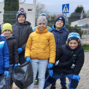 pokaż obrazek -  Wiosenna akcja sprzątania świata