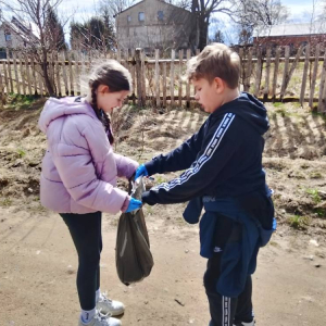 pokaż obrazek -  Wiosenna akcja sprzątania świata