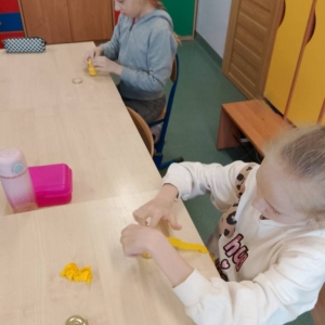 pokaż obrazek - Wielkanocne ozdoby w wykonaniu uczniów klasy 3