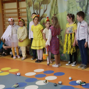 pokaż obrazek - Wielkanocne przedstawienie w wykonaniu uczniów klasy I 