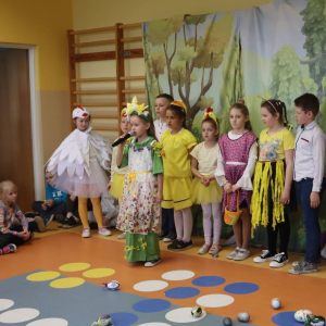pokaż obrazek - Wielkanocne przedstawienie w wykonaniu uczniów klasy I 