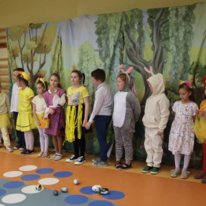 pokaż obrazek - Wielkanocne przedstawienie w wykonaniu uczniów klasy I 
