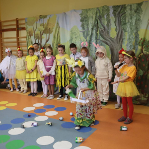 pokaż obrazek - Wielkanocne przedstawienie w wykonaniu uczniów klasy I 