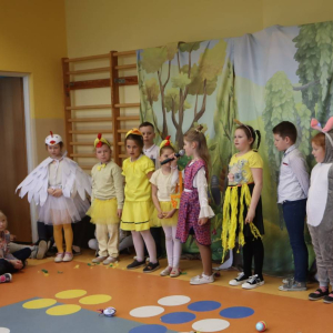 pokaż obrazek - Wielkanocne przedstawienie w wykonaniu uczniów klasy I 