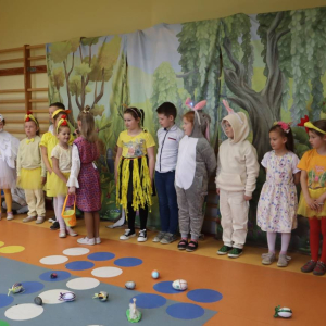 pokaż obrazek - Wielkanocne przedstawienie w wykonaniu uczniów klasy I 