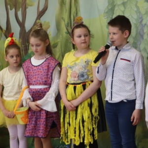pokaż obrazek - Wielkanocne przedstawienie w wykonaniu uczniów klasy I 