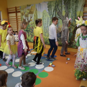 pokaż obrazek - Wielkanocne przedstawienie w wykonaniu uczniów klasy I 
