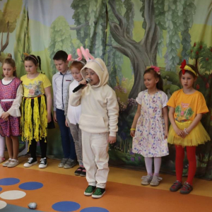 pokaż obrazek - Wielkanocne przedstawienie w wykonaniu uczniów klasy I 