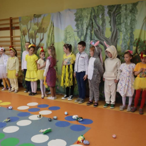pokaż obrazek - Wielkanocne przedstawienie w wykonaniu uczniów klasy I 
