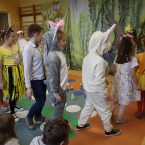 pokaż obrazek - Wielkanocne przedstawienie w wykonaniu uczniów klasy I 