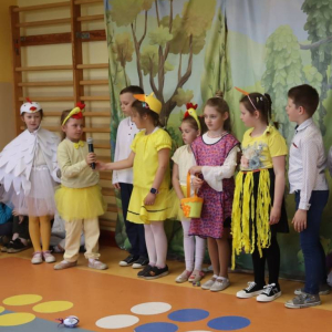 pokaż obrazek - Wielkanocne przedstawienie w wykonaniu uczniów klasy I 