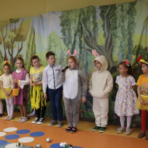 pokaż obrazek - Wielkanocne przedstawienie w wykonaniu uczniów klasy I 