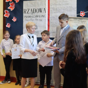 pokaż obrazek - Szkolne obchody 234. rocznicy uchwalenia Konstytucji 3 Maja