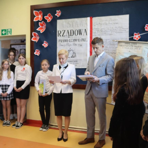 pokaż obrazek - Szkolne obchody 234. rocznicy uchwalenia Konstytucji 3 Maja