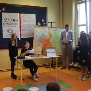 pokaż obrazek - Szkolne obchody 234. rocznicy uchwalenia Konstytucji 3 Maja