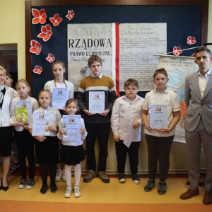 pokaż obrazek - Szkolne obchody 234. rocznicy uchwalenia Konstytucji 3 Maja
