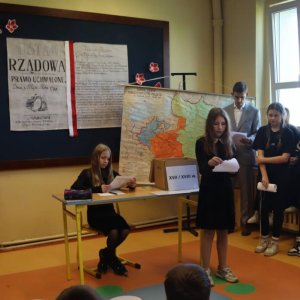 pokaż obrazek - Szkolne obchody 234. rocznicy uchwalenia Konstytucji 3 Maja