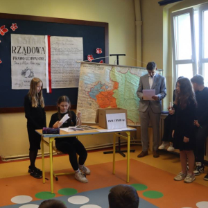 pokaż obrazek - Szkolne obchody 234. rocznicy uchwalenia Konstytucji 3 Maja