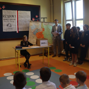 pokaż obrazek - Szkolne obchody 234. rocznicy uchwalenia Konstytucji 3 Maja
