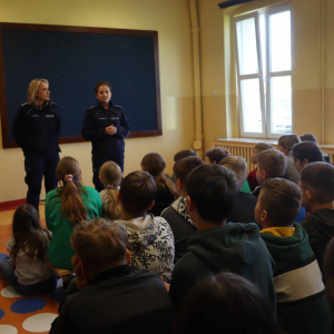 pokaż obrazek -  Spotkanie profilaktyczno-edukacyjne z funkcjonariuszkami z Komendy Powiatowej Policji w Wejherowie 