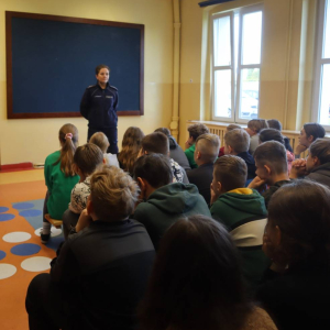 pokaż obrazek -  Spotkanie profilaktyczno-edukacyjne z funkcjonariuszkami z Komendy Powiatowej Policji w Wejherowie 
