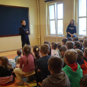 pokaż obrazek -  Spotkanie profilaktyczno-edukacyjne z funkcjonariuszkami z Komendy Powiatowej Policji w Wejherowie 