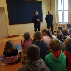 pokaż obrazek -  Spotkanie profilaktyczno-edukacyjne z funkcjonariuszkami z Komendy Powiatowej Policji w Wejherowie 