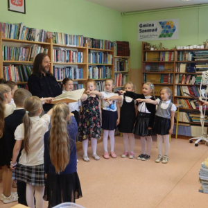 pokaż obrazek - Pasowanie na czytelnika