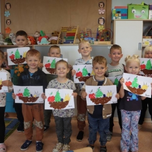 pokaż obrazek - Kolorowy kosz pełen owoców