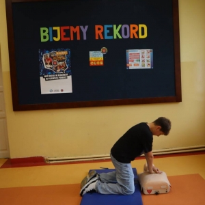 pokaż obrazek - Bicie rekordu w pierwszej pomocy