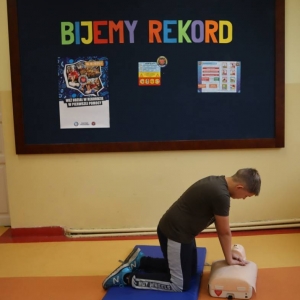 pokaż obrazek - Bicie rekordu w pierwszej pomocy