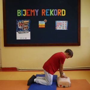 pokaż obrazek - Bicie rekordu w pierwszej pomocy