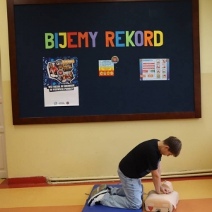pokaż obrazek - Bicie rekordu w pierwszej pomocy