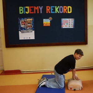 pokaż obrazek - Bicie rekordu w pierwszej pomocy