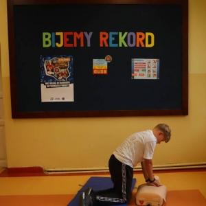 pokaż obrazek - Bicie rekordu w pierwszej pomocy