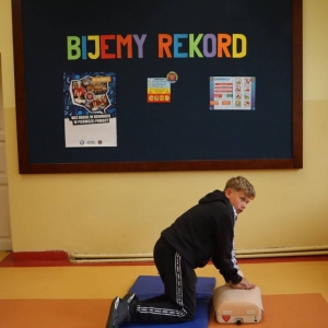 pokaż obrazek - Bicie rekordu w pierwszej pomocy